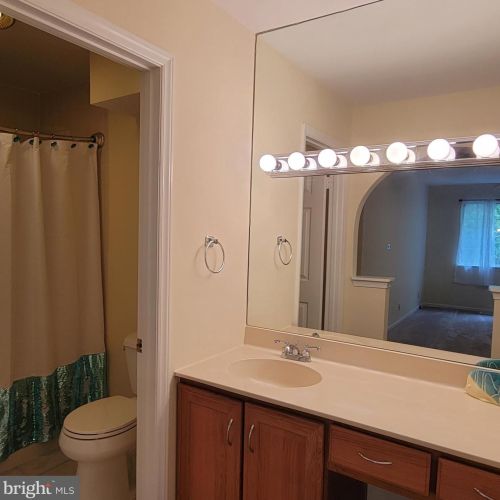 5812 Inman Park Cir, Rockville MD  20852-5472 exterior