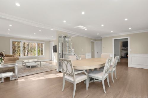 42 Kings Hwy, Westport CT  06880-4710 exterior