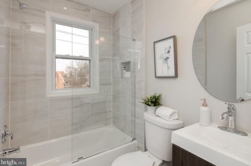 401 Newcomb St, Washington DC 20032-2655 exterior