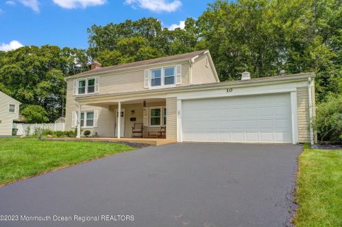 10 Crosswicks Rd, East Freehold, NJ 07728-3009