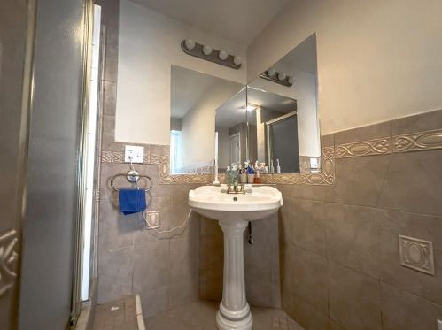 68 Mowry St, Providence RI 02908-2532 exterior