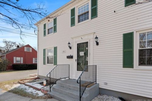 199 Elm St, Windsor Locks, CT 06096-2204