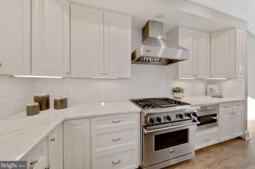 10028 Avenel Farm Dr, Rockville MD  20854-5412 exterior