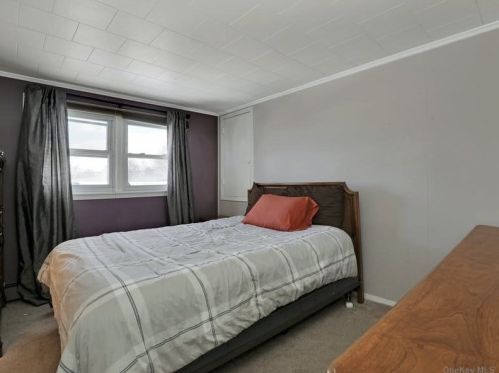 6 Arnold Ln, Commack NY 11725-3901 exterior