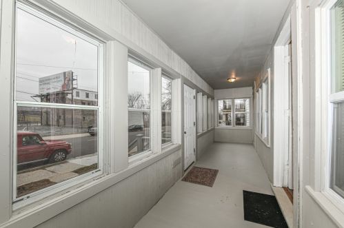 3722 7th St, Milwaukee, WI 53212-1437