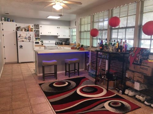 8005 Pne Hl Dr, Tampa FL 33617-7602 exterior