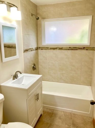 823 Grv Ave, Waukegan IL 60085-1420 exterior