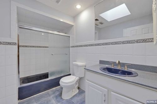 244 Washington Ave, Dumont NJ 07628-2333 exterior