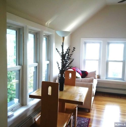 3 Old Wood Rd, Edgewater NJ  07020-1212 exterior