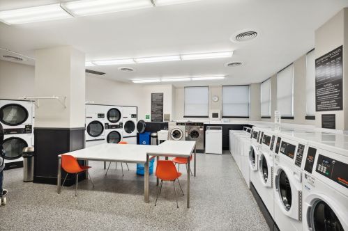 2626 Lakeview Ave, Chicago IL 60614-1809 exterior