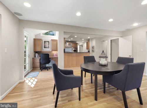 8224 Inverness Holw Ter, Rockville MD 20854-2726 exterior