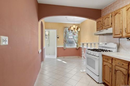 2320 Tenbroeck Ave, Bronx NY 10469-5308 exterior