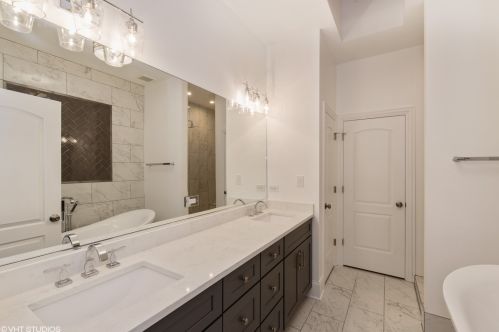 4317 Calumet Ave, Chicago IL 60616-3934 exterior