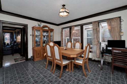 6030 California, Chicago IL 60659-3915 exterior