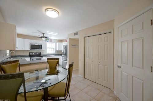 210 Leawood Cir, Naples FL 34104-4133 exterior