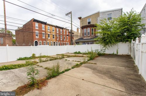 1537 19 St, Philadelphia PA 19121-4120 exterior