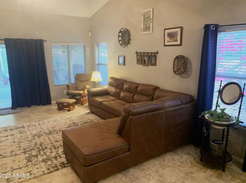 3819 74th Dr, Phoenix AZ  85043-7590 exterior