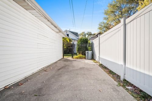 2201 72 Ct, Chicago IL 60707-4203 exterior