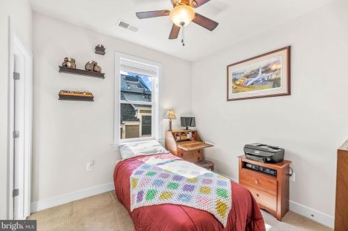 725 Custis Ave, Alexandria VA 22301-1422 exterior