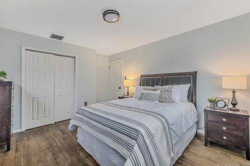 123 Clover St, Windsor CT 06095-3707 exterior