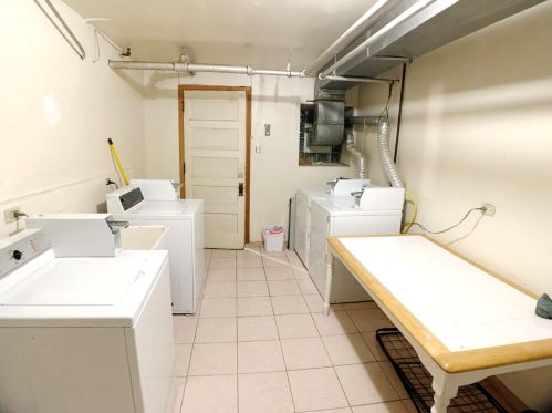 1345 Rosedale Ave, Chicago IL  60660-3585 exterior