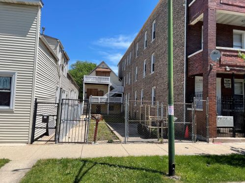 4329 Wood St, Chicago, IL 60609-3138