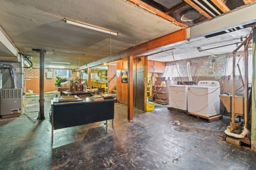 7733 Hamilton Ave, Chicago IL 60618-3917 exterior