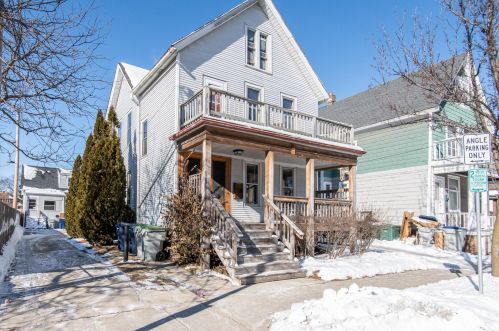 1725 Warren Ave, Milwaukee WI 53202-1616 exterior