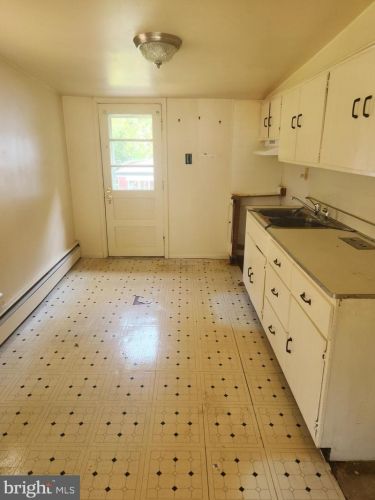 475 Lincoln Dr, Glen Burnie MD 21060-8705 exterior