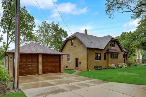 203 88, Milwaukee WI 53226-4616 exterior