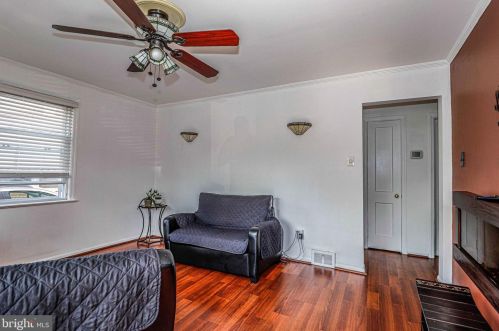 301 Hollywood Dr, Trenton NJ 08609-1805 exterior