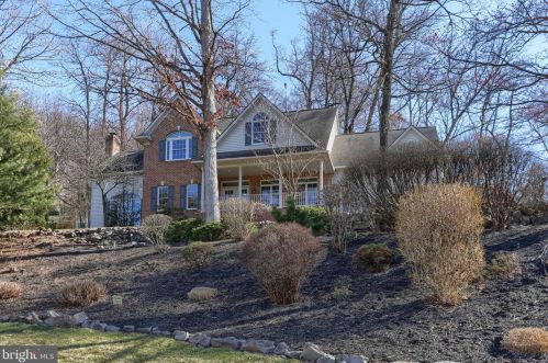 1689 Nottingham Dr, Hummelstown, PA 17036-8712