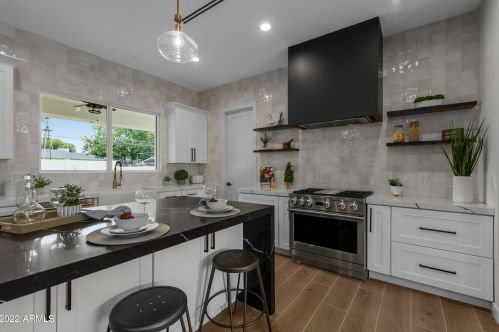 6841 12th Ave, Phoenix AZ  85013-1021 exterior