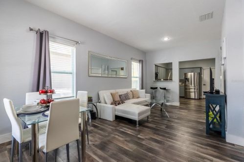 2406 Armenia Ave, Tampa FL  33607-2604 exterior