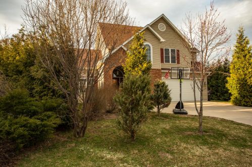 3998 Kimberly Ave, Milwaukee WI 53221-4553 exterior