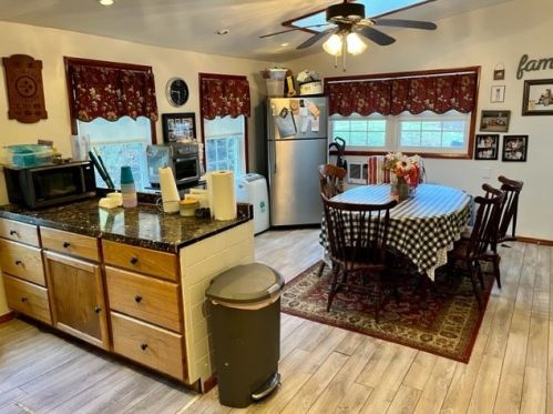 404 Middle St, Pittsburgh PA 15227-3844 exterior