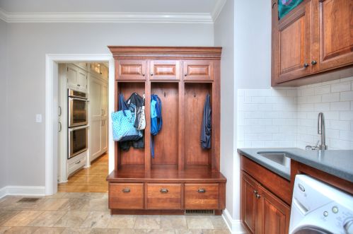 19 Long Lots Rd, Westport CT 06880-3846 exterior