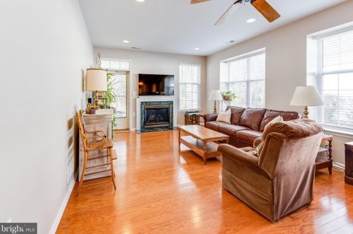 89 Warwick Way, Southampton NJ  08088-1122 exterior