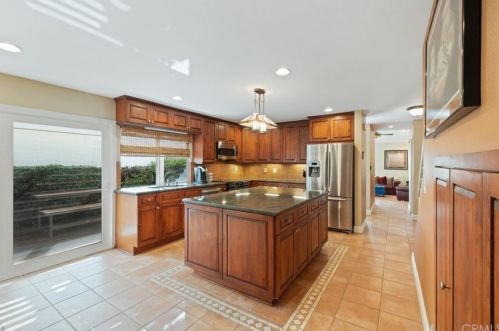 2171 Snowberry Rd, Tustin CA 92780-6931 exterior