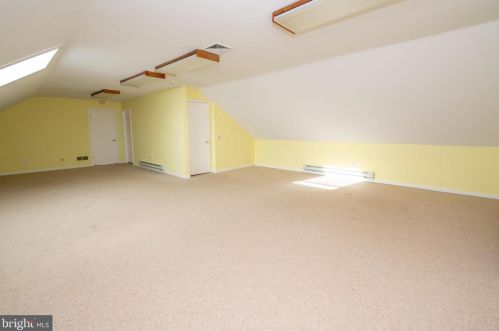 699 Longview Dr, Huntingdon Valley PA 19006-2219 exterior