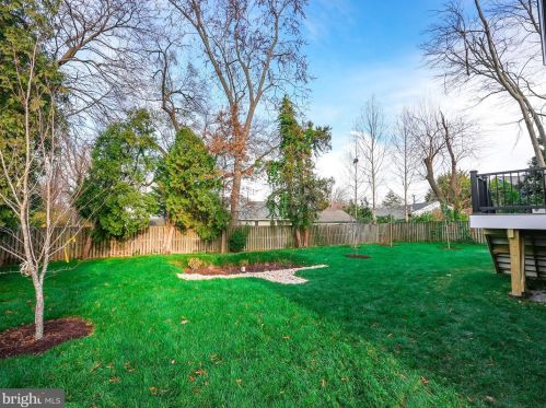 1422 Mayflower Dr, Mc Lean VA 22101-5615 exterior