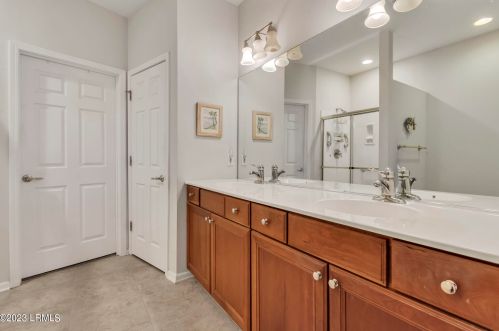 1 Long Cane Ct, Bluffton SC 29909-7112 exterior