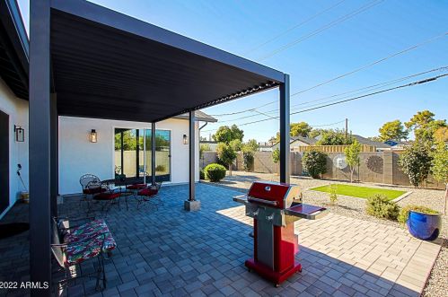 4226 42nd St, Phoenix AZ  85018-4208 exterior