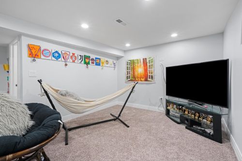 5606 Parkside Ave, Chicago IL 60646-6421 exterior