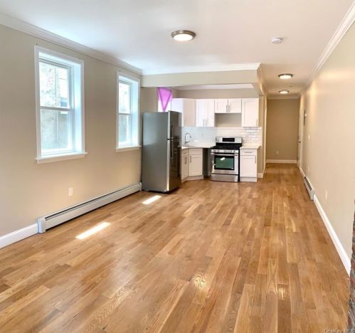 3367 Fenton Ave, Bronx NY  10469-2805 exterior