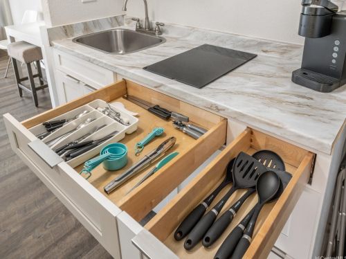 1920 Ala Moana Blvd, Honolulu HI  96815-1865 exterior