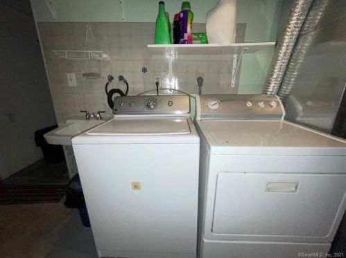 718 Broad St, Meriden CT  06450-4371 exterior