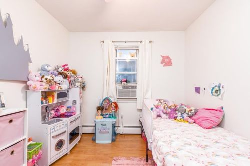 9 Ashby St, Providence RI 02919-6604 exterior