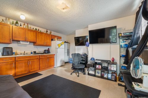 1313 Ahiahi St, Honolulu HI 96817-1901 exterior