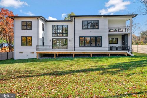 1520 Brookhaven Dr, Mc Lean VA  22101-4127 exterior